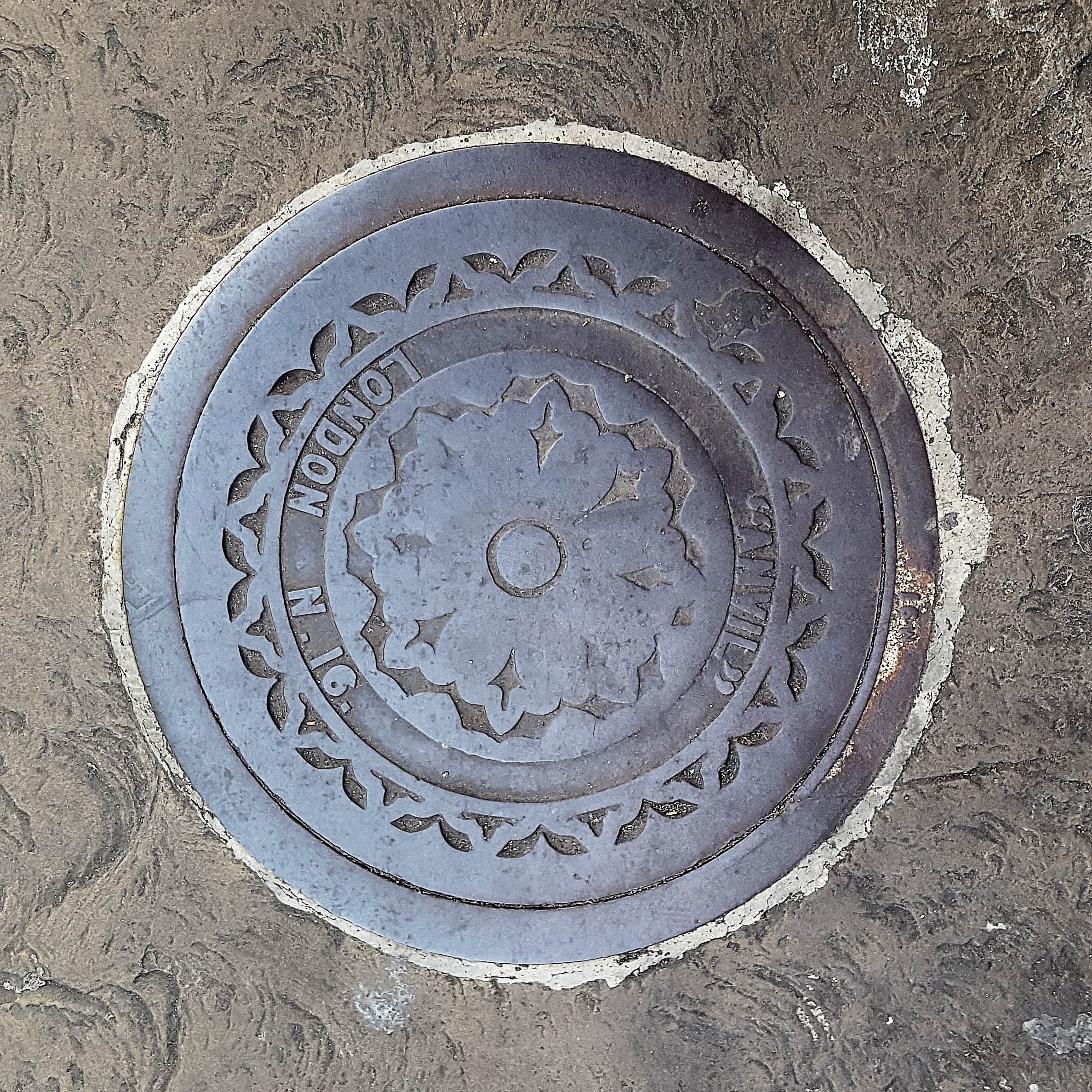 Manhole Cover, London - Cast iron with decorative circular fleur dis lis pattern
