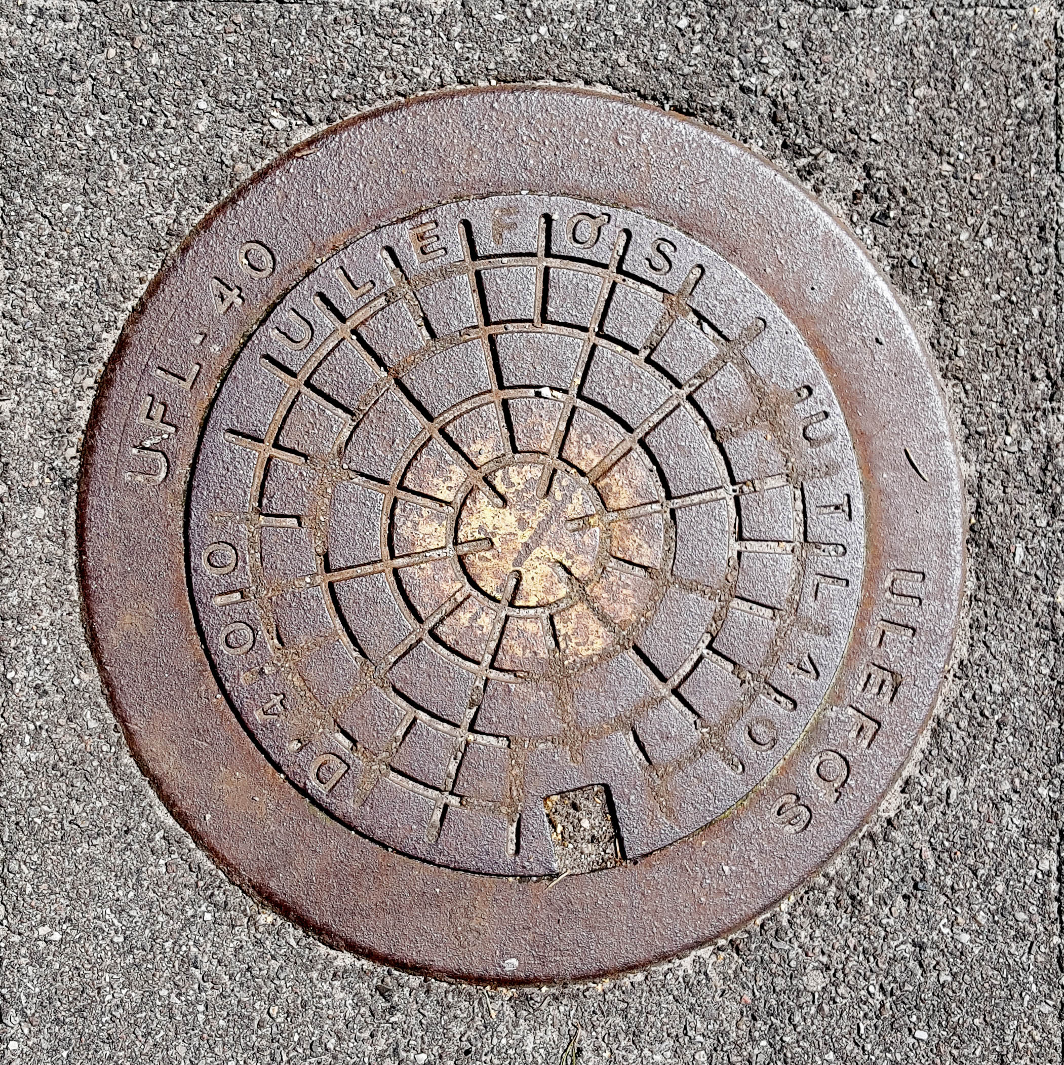 Manhole Cover, Frederiksvark Denmark - Cast iron surround inscribed with Ulefos UFL.40 - Inner, circular grid pattern