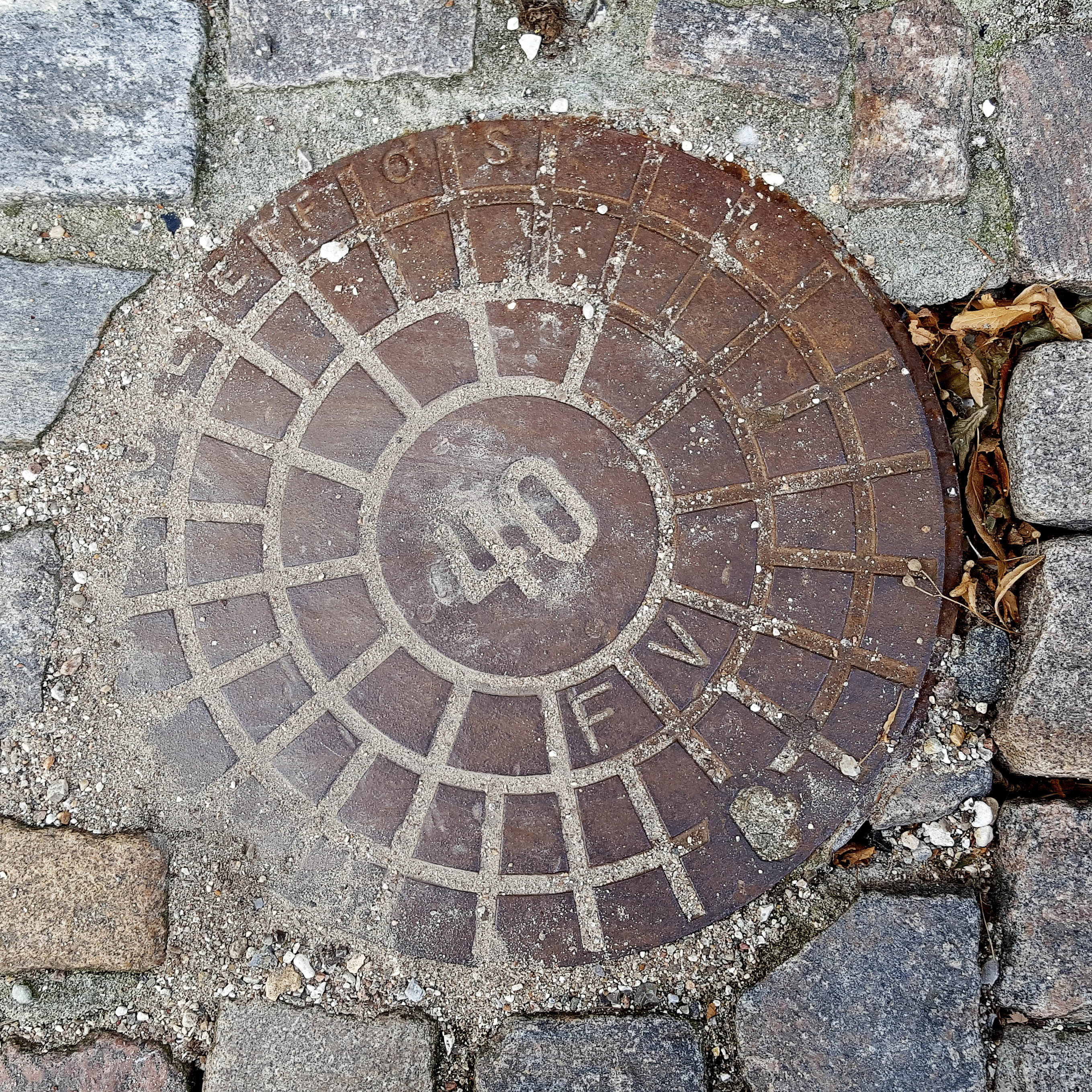 Manhole Cover, Copenhagen - Cast iron with circular grid