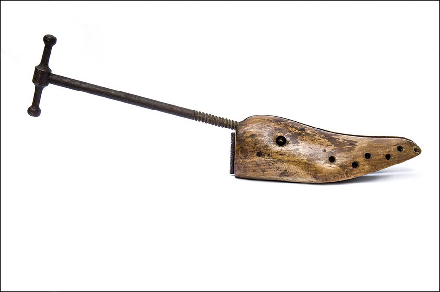 Shoe Stretcher - Split wooden front with threaded metal handle - antique