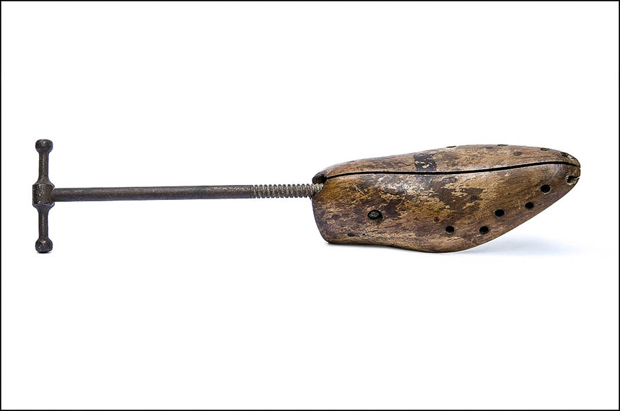 Shoe Stretcher - Split wooden front with threaded metal handle - antique