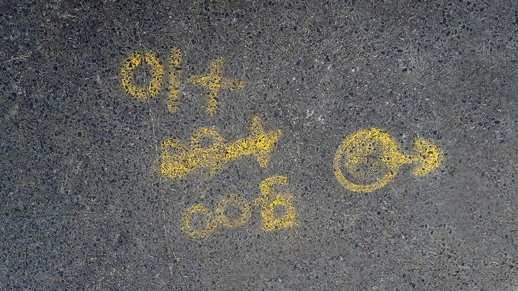  Pavement markings - spray painted squiggles on tarmac - Yellow squiggles